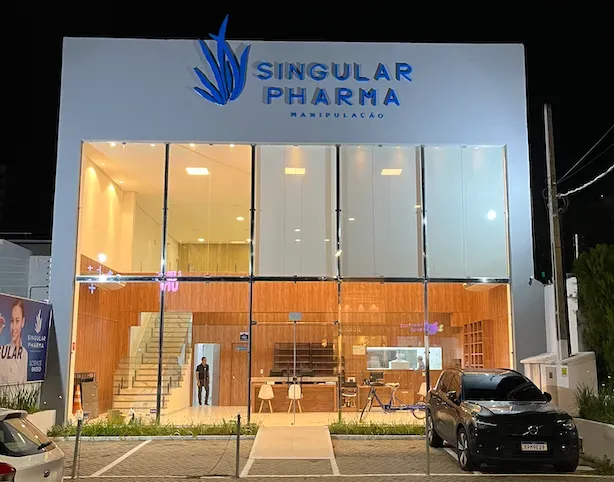 Fachada da unidade Singular Pharma em Aracaju